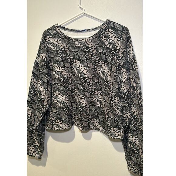 ZARA Crewneck Cropped Sweatshirt Snake Print Gray Sz Large Cozy Trendy Comfy - Picture 2 of 4